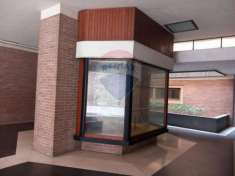 Foto Negozio in vendita a Foligno - 3 locali 120mq
