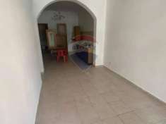 Foto Negozio in vendita a Giardini Naxos - 1 locale 66mq