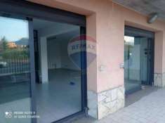 Foto Negozio in vendita a Giardini Naxos - 2 locali 340mq