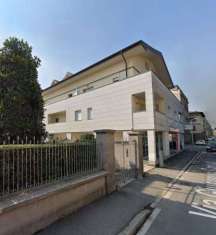 Foto Negozio in Vendita a Giussano Via Giuseppe Garibaldi,  77