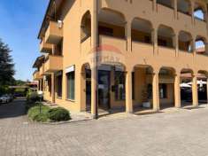 Foto Negozio in vendita a Lesmo - 1 locale 180mq