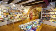 Foto Negozio in vendita a Moncalieri - 9 locali 265mq