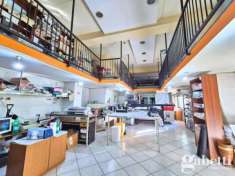 Foto Negozio in vendita a Pomigliano D'Arco - 3 locali 310mq