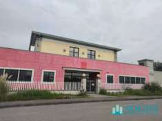 Foto Negozio in vendita a Treviglio - 20 locali 2120mq