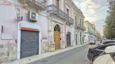 Foto Negozio in vendita a Triggiano - 3 locali 160mq