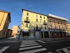 Foto NEGOZIO RISTRUTTURATO CON VETRINA SU STRADA AUTONOMO ZERO SPESE