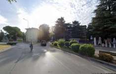 Foto Negozio vetrinato di 60mq