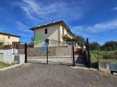 Foto Nel caratteristico Borgo medievale di Lucignano, posto ad unaltitudine di 414 metri su un colle a dominio della Valdichiana, vendesi a pochi passi da
