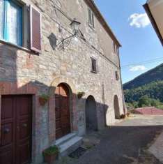 Foto Nel comune di Sorano nella loc. di Montevitozzo Marcelli, a 11Km da Sorano e dalle sue terme, 16 Km da Pitigliano, 6 km da Castell'Azzara vendiamo app