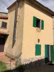 Foto Nel Paese di Selvena a 20 km dal monte Amiata 15 km dalle Terme di Sorano , 20 Km da Pitigliano , Vendiamo Piccolo terratetto  composto da cucina e ba