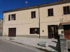 Foto Nel paese storico di Selvena; dove si trovano negozi di prima necessita una banca e la posta; a 20 KM dal Monte Amiata, 8 Km da Castell'Azzara, 23 dal