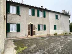 Foto Nella frazione di Montevitozzo nel comune di Sorano vendiamo do appartamento su due piani con giardino privato di circa 180mq.
L'appartamento dispone
