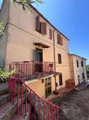 Foto Nella Frazione di Selvena, comune di Castell'Azzara provincia di Grosseto, dove sono presenti servizi di prima necessit , conosciuta per le ricche min