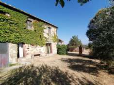 Foto Nella loc. di San Martino sul Fiora, nel comune di Manciano, vendiamo un casale in pietra, un rudere distaccato di circa 50mq ed un terreno di 14 etta