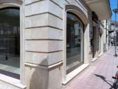 Foto Oltre 3 vetrine in vendita a San Benedetto del Tronto