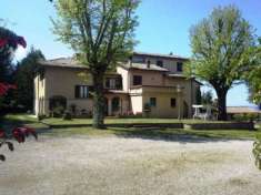 Foto Orvieto - Vednesi ampio casale diviso in tre appartamenti con annesso, garage ed estesa area esclusiva con 1 ha circa di terreno. Posizione panoramica