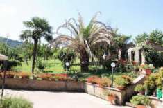 Foto Orvieto - Vendesi casa a schiera con giardino e garage in posizione dominante a pochi chilometri da Orvieto