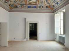 Foto Orvieto centro - Appartamento di prestigio al piano nobile su unico livello con giardino, posti auto e terrazza in vendita nel centro storico di Orvie
