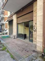 Foto OTTIMO INVESTIMENTO � LOCATO RENDITA AL 6% - LOCALE COMMERCIALE/UFFICIO IN BARI