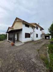 Foto Palazzina cielo-terra a Rignano Flaminio