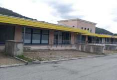 Foto Palazzina commerciale in vendita a Urbino - 303mq