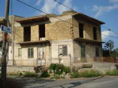 Foto Palazzina su tre livelli da ristrutturare-Via Nave