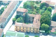 Foto Palazzo / Stabile di 1672 m con pi di 5 locali in vendita a Cicognolo