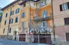 Foto Palazzo / Stabile di 220 m con pi di 5 locali in vendita a Lenna