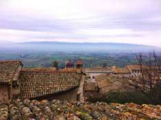 Foto Palazzo / Stabile di 2765 m con pi di 5 locali in vendita a Assisi