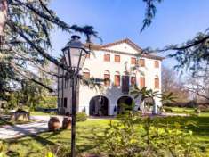 Foto Palazzo / Stabile di 480 m con pi di 5 locali in vendita a Treviso