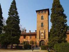 Foto Palazzo / Stabile di 726 m con pi di 5 locali in vendita a Peschiera Borromeo