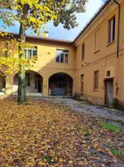 Foto Palazzo / Stabile di 8017 m con pi di 5 locali in vendita a Concorezzo