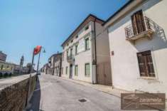 Foto Palazzo / Stabile di 850 m con pi di 5 locali in vendita a Battaglia Terme