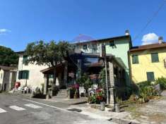 Foto Palazzo in vendita a Carro - 9 locali 115mq
