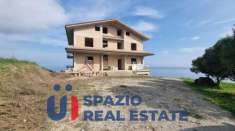 Foto Palazzo in vendita a Pineto