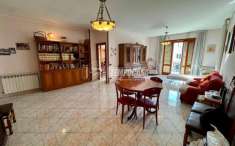 Foto Palazzo in vendita a Trentola Ducenta