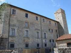 Foto Palazzo in Via Castel Petroso