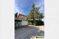 Foto Panoramica Villa con corte esclusiva, ingresso indipendente e box nel Residence di Poggio Ridente