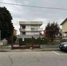 Foto Pentalocale in vendita a Vercelli