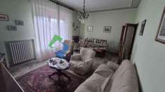 Foto Petriccio, grande appartamento al Piano terra con resede privato di 170 Mq. garage e cantina