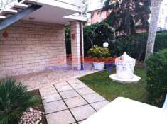 Foto PIANO TERRA IN BIFAMILIARE CON GIARDINO PRIVATO