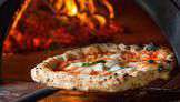 Foto Pizzeria con forno a legna in centro storico