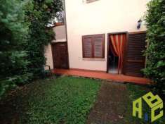 Foto Pomaia - Rif. R1484. In campagna, a 1 km c.ca dal centro abitato di Pomaia e adiacente l'istituto Lama Tzong Khapa. Appartamento con ingresso indipend