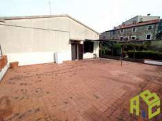 Foto Pomaia - Rif. R1493. Nel centro del paese, casa indipendente libera su quattro lati, e composta, ingresso, soggiorno, cucina abitabile, due camere mat