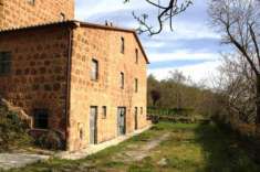 Foto Porano  - Vendesi Casale ristrutturato al grezzo con corte + terreno edificabile a parte.