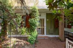 Foto PORZIONE DI CASA CON GIARDINO