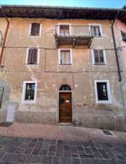Foto Porzione di Casa in Vendita, 1 Locale, 218 mq, Bedero Valcuvia
