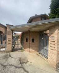 Foto Porzione di Casa in Vendita, 1 Locale, 255 mq, Rivalta di Torino