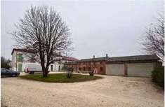 Foto Porzione di Casa in Vendita, 1 Locale, 400 mq, Pressana