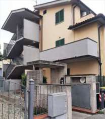 Foto Porzione di Casa in Vendita, 4,5 Locali, 399,23 mq, Prato